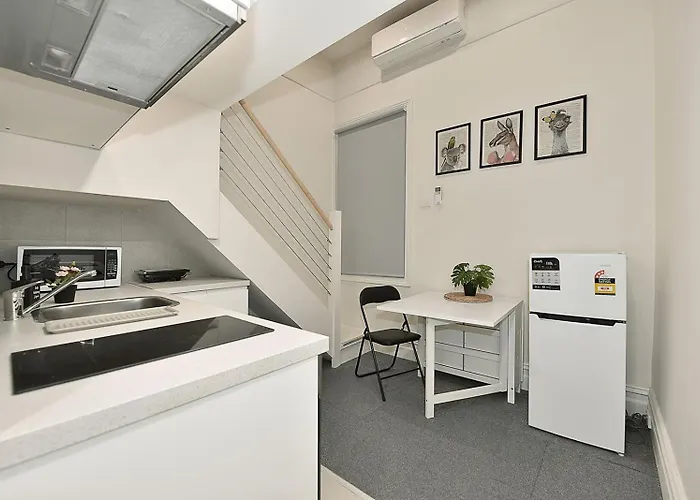 53Cr2 - Modern Loft Style Apt Nxt 2 Rmit